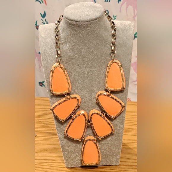 EUC Kendra Scott Harlow Coral Stone Boho Neutral Statement Necklace Jewelery - Picture 3 of 7